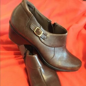 Brown ankle boot Clarks Bendables Size 9